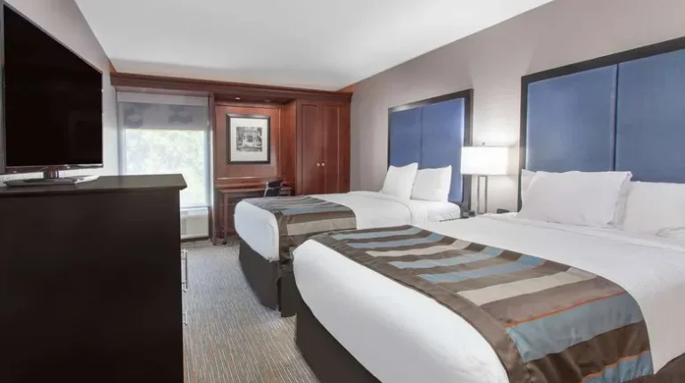 Wingate-by-Wyndham-Charleston-Airport-Room (1)